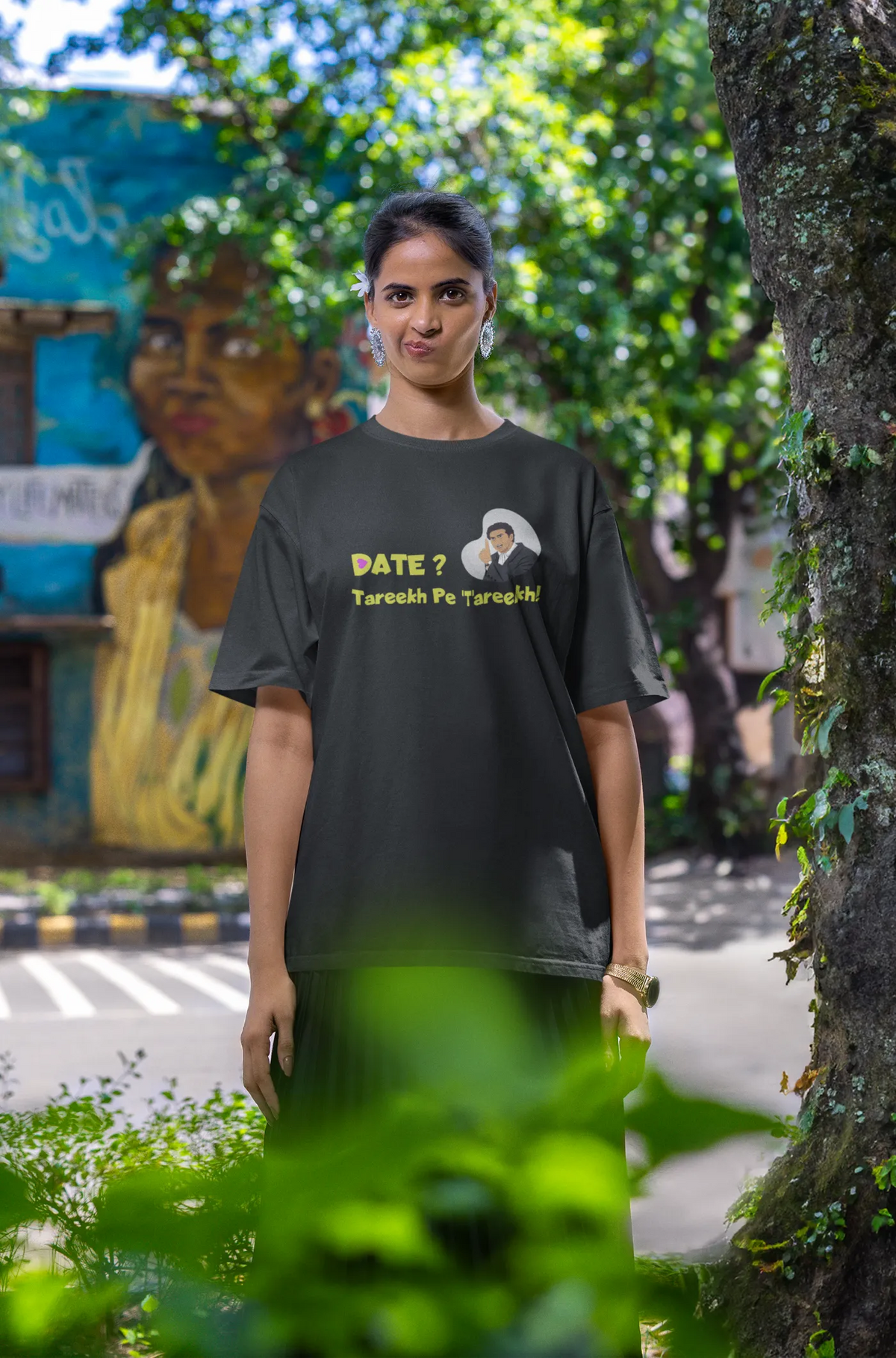 Date? Tareekh pe Tareekh Oversized T-Shirt