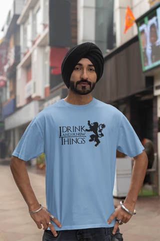 I drink and I know things Oversized T-Shirt