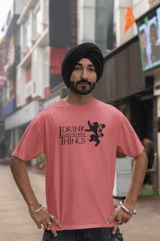 I drink and I know things Oversized T-Shirt