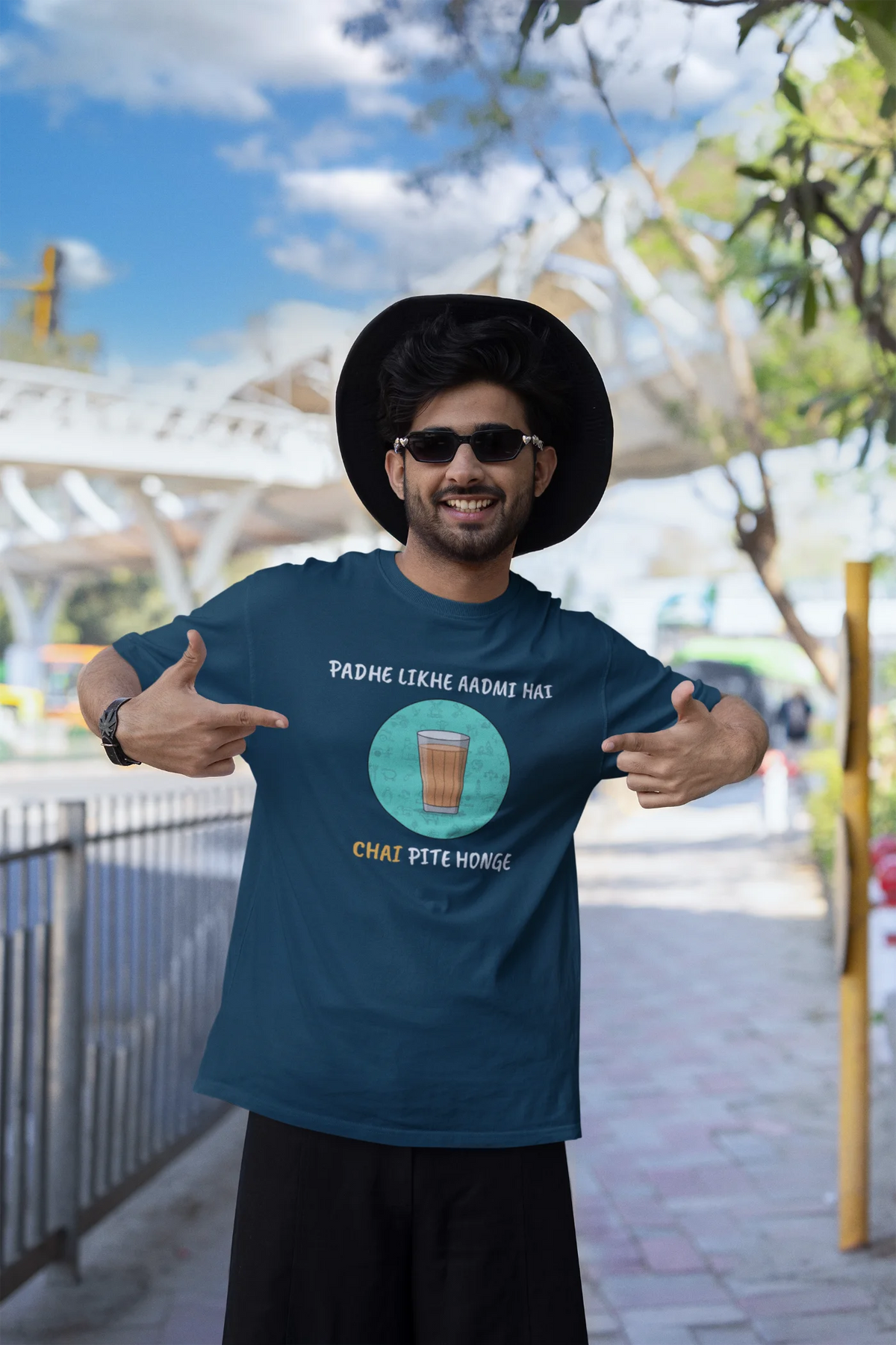 Padhe likhe aadmi hai, chai pite honge Oversized T-Shirt